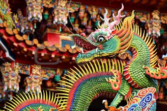 traditional chinese dragon decoration on roof of temple