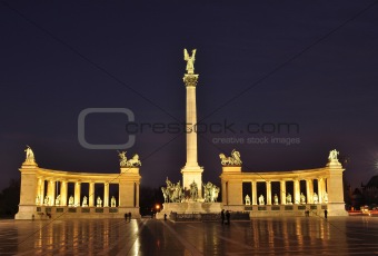Heroes Square by night