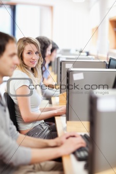 Fellow students using a computer
