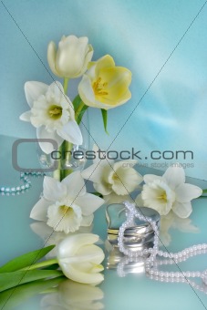 bunch of narcissus flowers