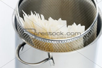 rice noodles in pot