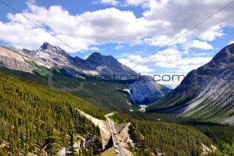 Icefields Parkway in Canadian Rocky Mountains