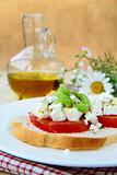 snacks sandwiches with tomatoes and goat cheese
