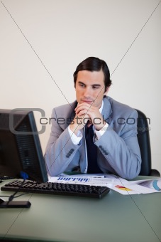Businessman waiting for his pc