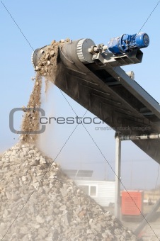 Machine for crushing stone