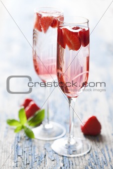 strawberry champagne cocktail