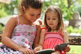 Children reading the book 
