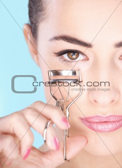 woman holding tool for eyelash
