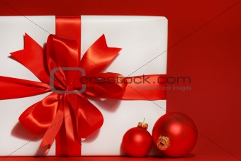 Big red bow on gift 