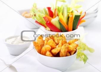 Raw vegetable and wedges with dip