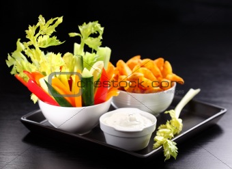 Raw vegetable and wedges with dip