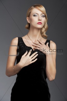 old fashion blond girl, she has her hands over the chest 