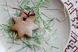 Festive powdered star cookie