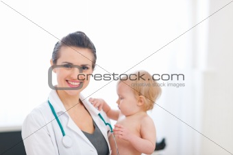 Portrait of pediatrician doctor with kid