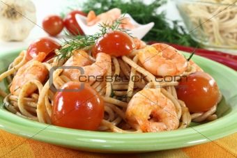 cooked spaghetti with shrimp and dill