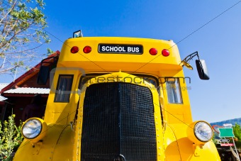 Yellow school bus 