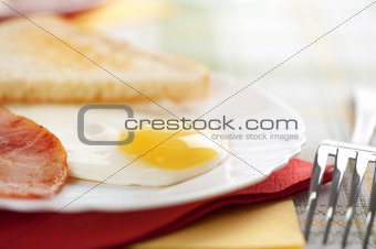 fried eggs with bacon and toasts