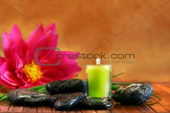 Green aromatherapy candle