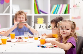 Kids around the table eating