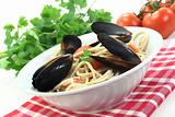 Spaghetti with mussels and fresh parsley