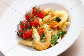 pasta penne with prawns, spinach and grilled cherry tomatoes