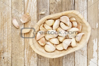 garlic cloves in rustic bowl