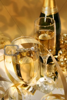 Golden champagne sparkle