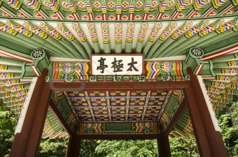 traditional korean architecture decoration detail in seoul palace
