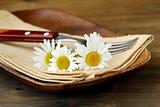 wooden plate and daisy on wooden background