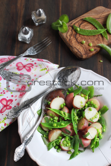 Potato salad with peas and mint