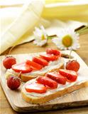 dessert sandwiches with strawberry  and soft cheese