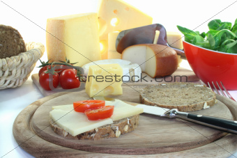 Cheese bread with tomato