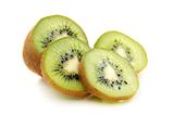 Kiwi fruit is cut into slices.