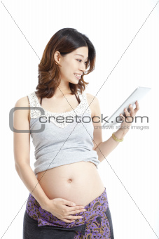 pregnant woman using the tablet pc