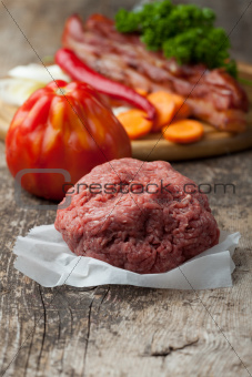 raw minced meat and ingredients 