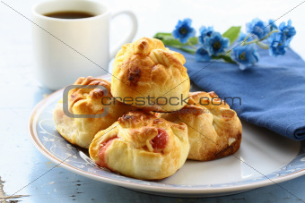 fresh buns muffins for breakfast