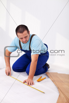 Man laying laminate flooring