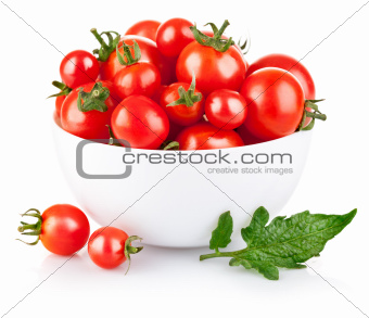 fresh tomatoes in the plate