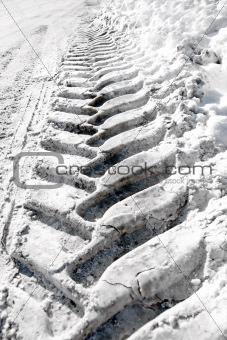  tire track in snow 