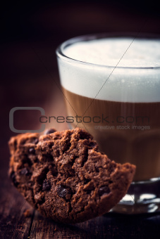 Chocolate chip cookie and cafe latte