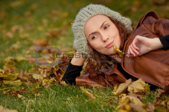 girl in autumn park