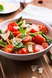 Spaghetti with green asparagus and tomatoes