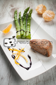 Fillet of pork with asparagus