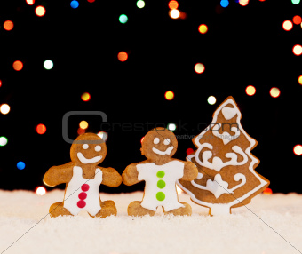 Gingerbread people and christmas tree
