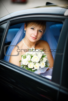 portrait of the bride in the wedding car