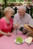 Picnic Seniors - Opening Wine