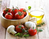 fresh vegetables ( tomato, mushrooms, garlic) and olive oil
