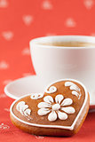 Gingerbread heart and coffee