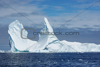 Iceberg with two vertices.