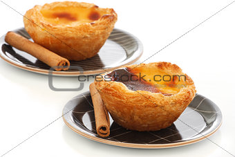 Custard Pies with cinnamon sticks